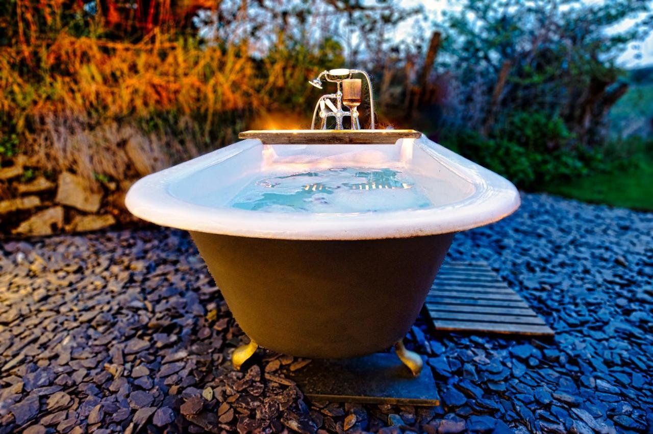 Luxury Glamping Cabin With Outdoor Bath On Cornish Flower Farm Труро Екстериор снимка