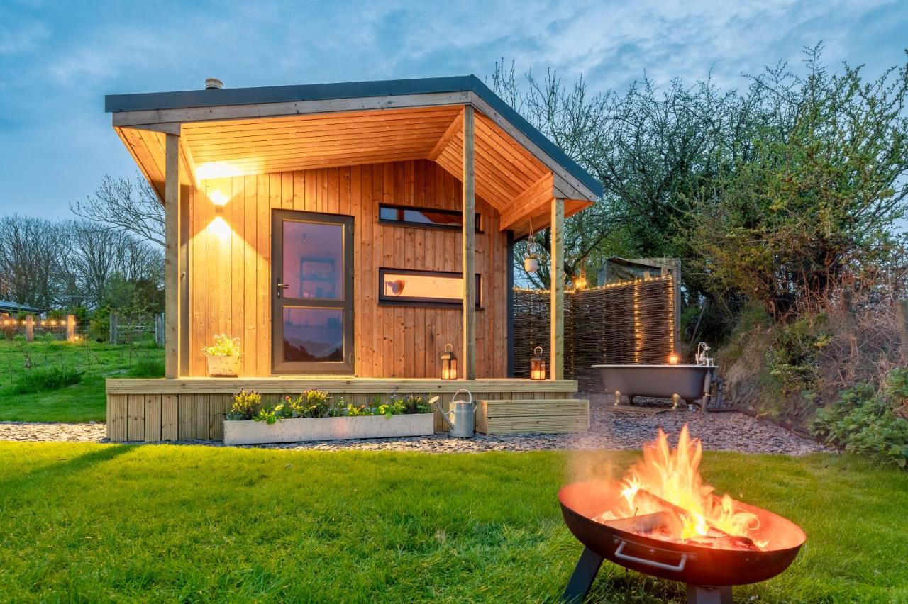 Luxury Glamping Cabin With Outdoor Bath On Cornish Flower Farm Труро Екстериор снимка