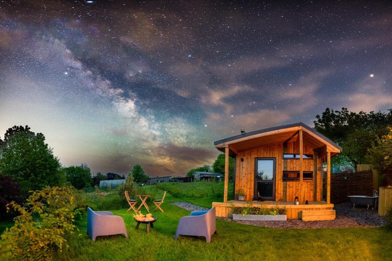 Luxury Glamping Cabin With Outdoor Bath On Cornish Flower Farm Труро Екстериор снимка