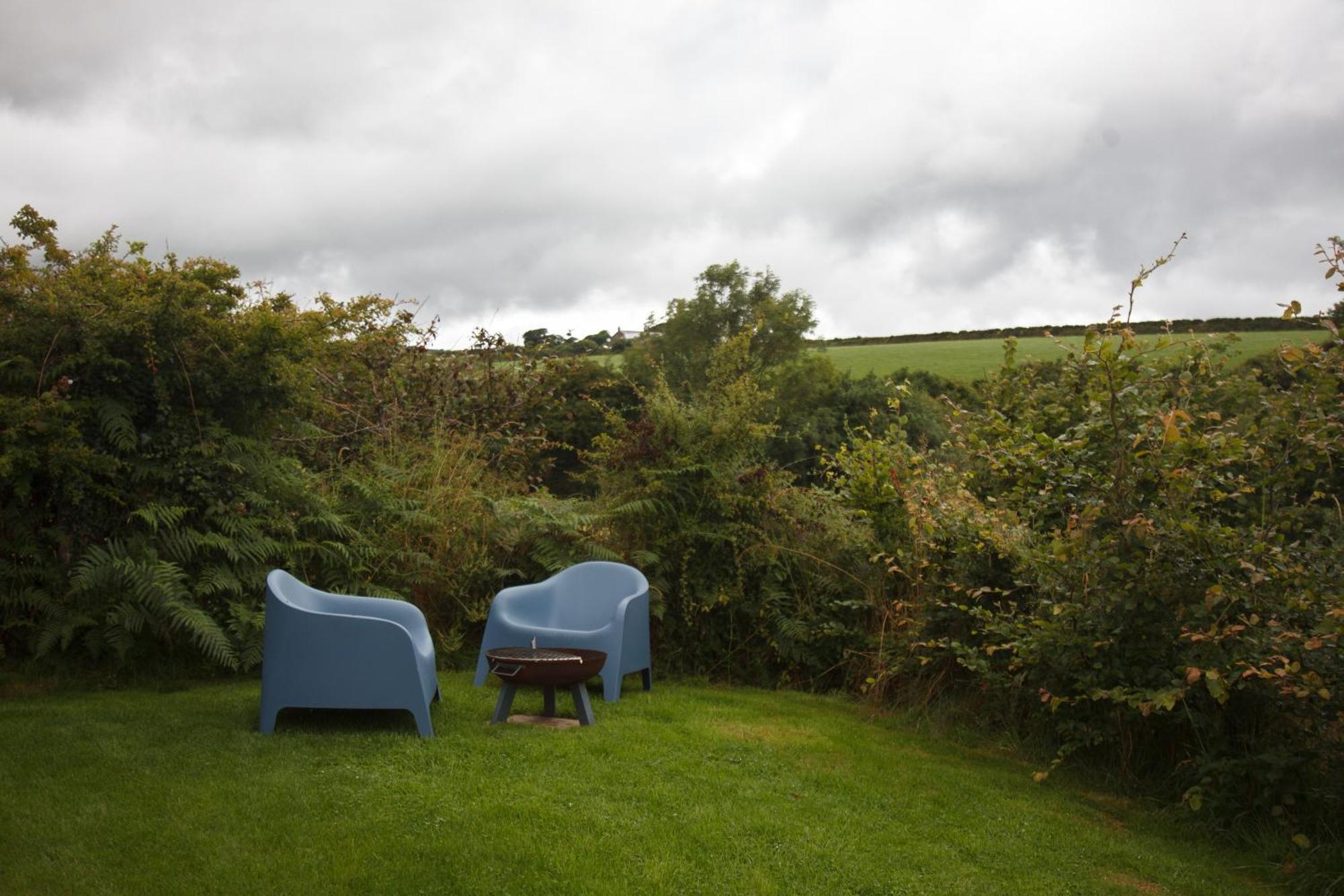 Luxury Glamping Cabin With Outdoor Bath On Cornish Flower Farm Труро Екстериор снимка